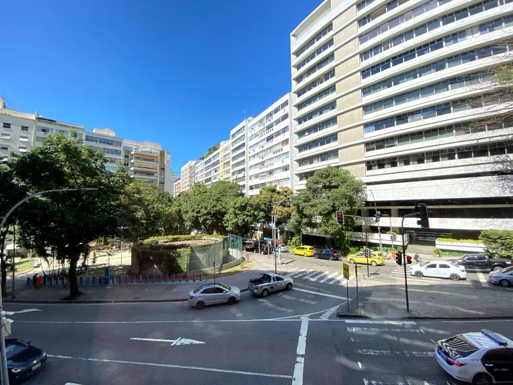 Apartamento à venda com 4 quartos, 227m² - Foto 2