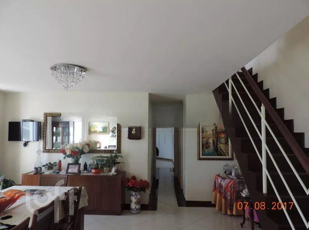 Apartamento à venda com 3 quartos, 232m² - Foto 1