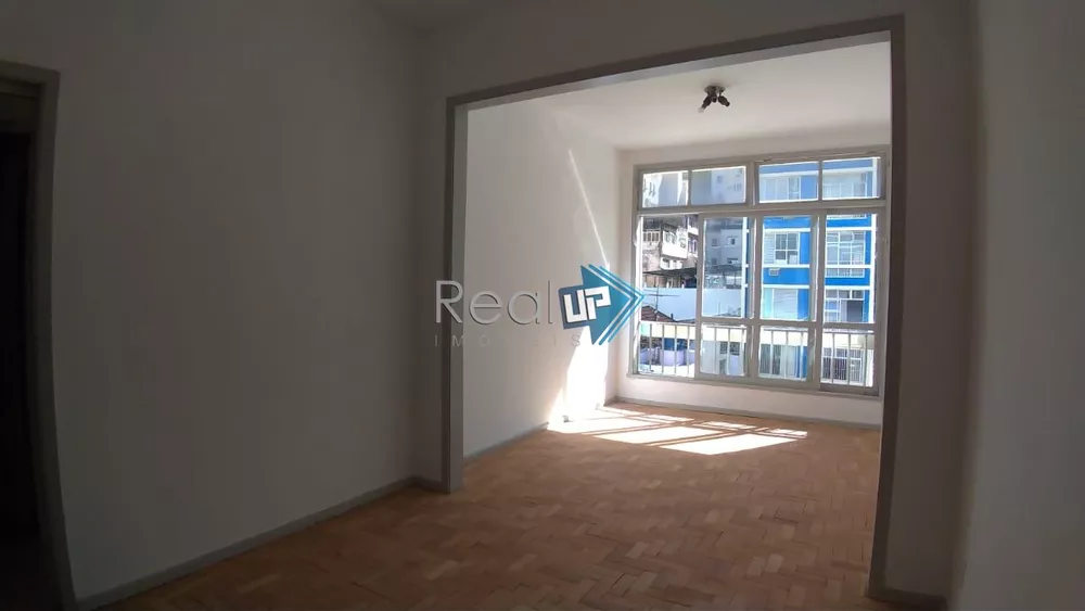 Apartamento à venda com 2 quartos, 75m² - Foto 2