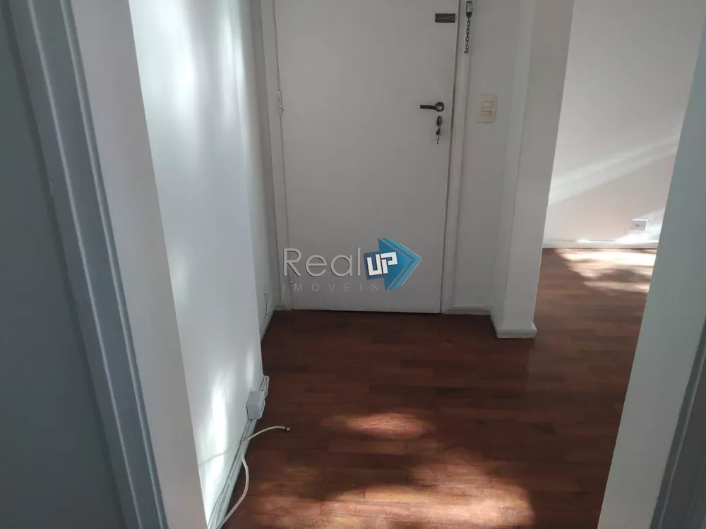 Apartamento à venda com 2 quartos, 67m² - Foto 2