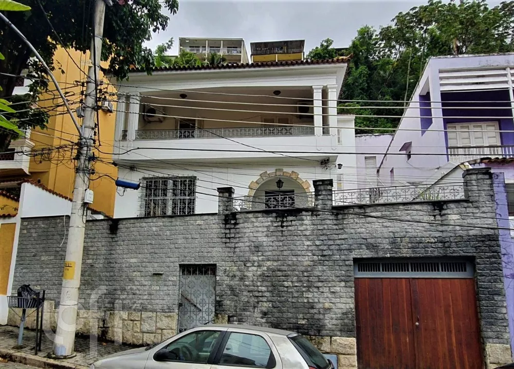 Casa à venda com 4 quartos, 300m² - Foto 1