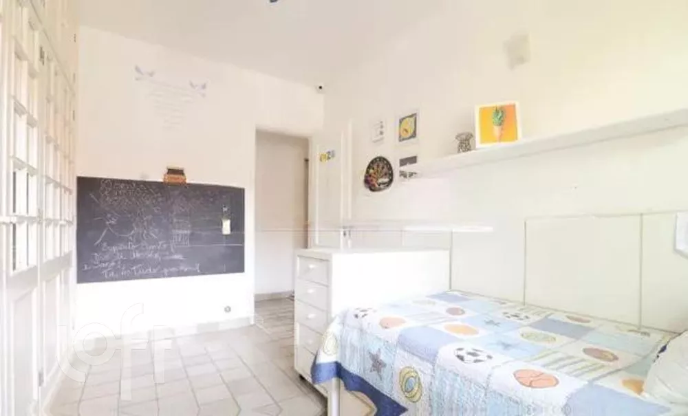 Casa à venda com 3 quartos, 945m² - Foto 4