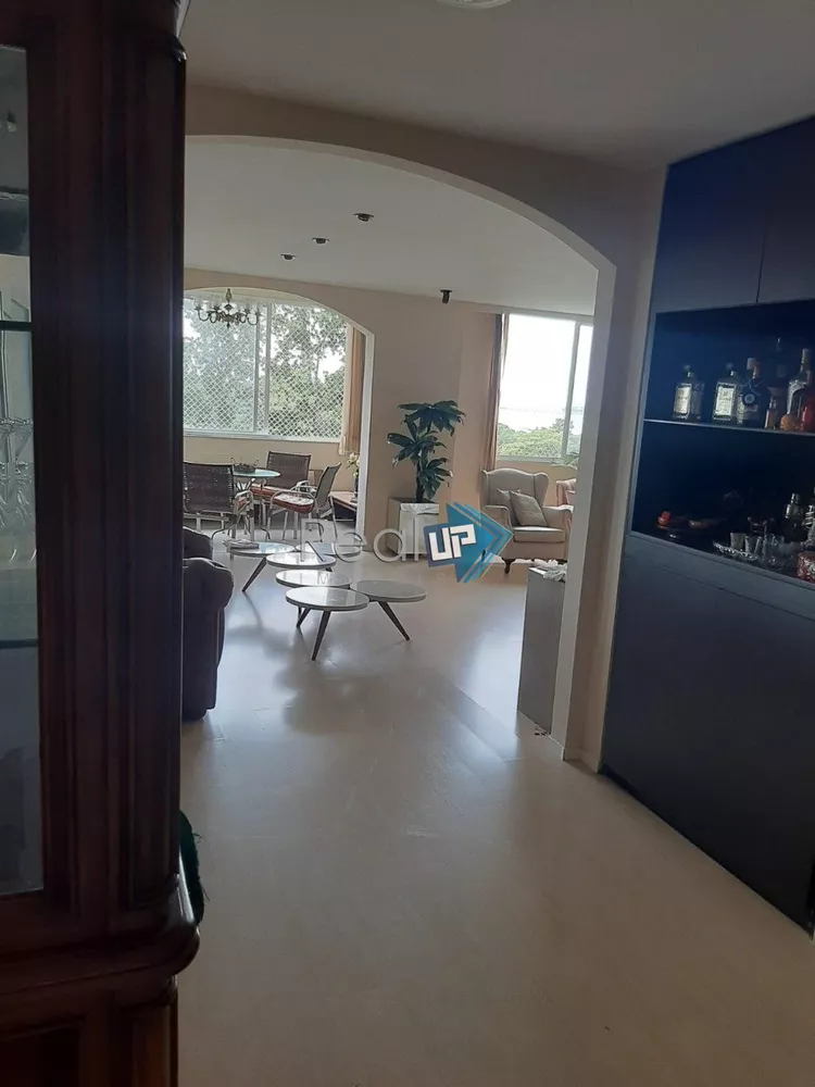 Apartamento à venda com 3 quartos, 230m² - Foto 3