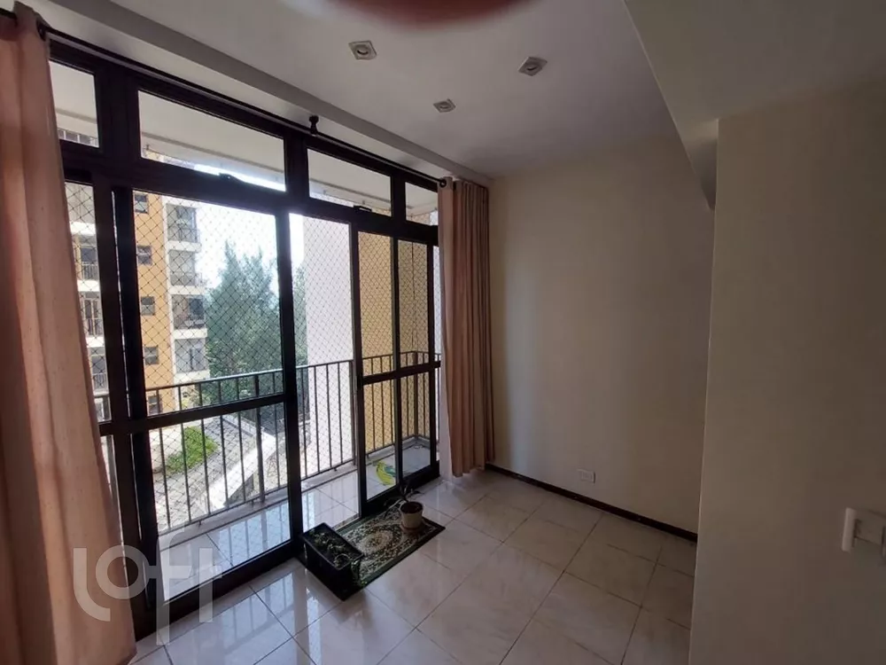 Apartamento à venda com 2 quartos, 70m² - Foto 3