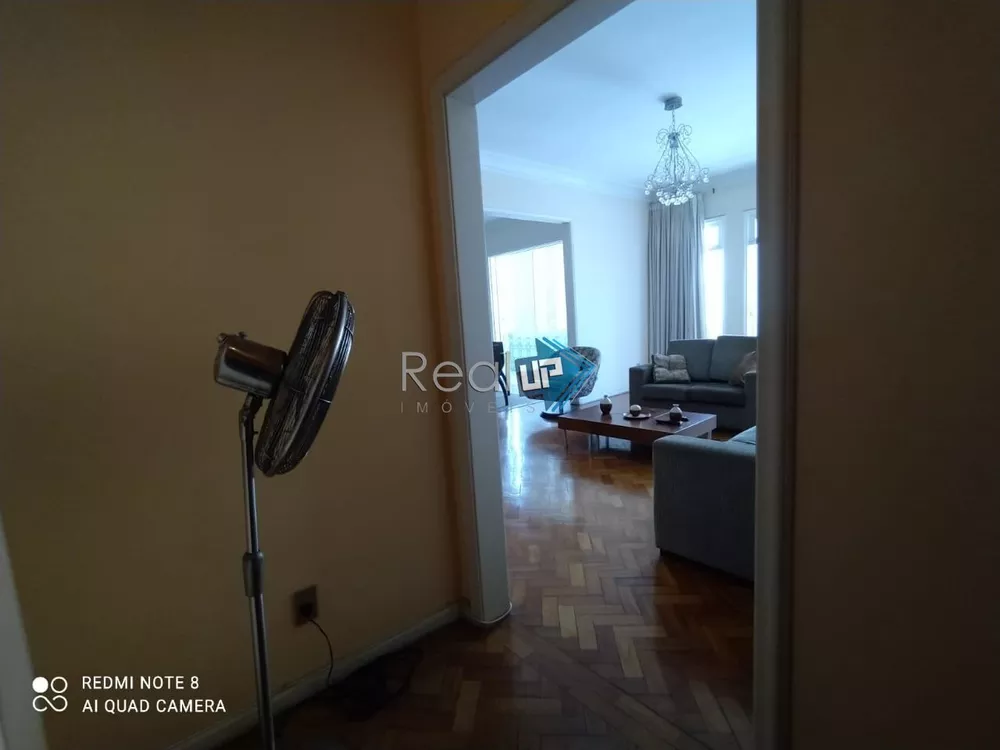 Apartamento à venda com 3 quartos, 167m² - Foto 2