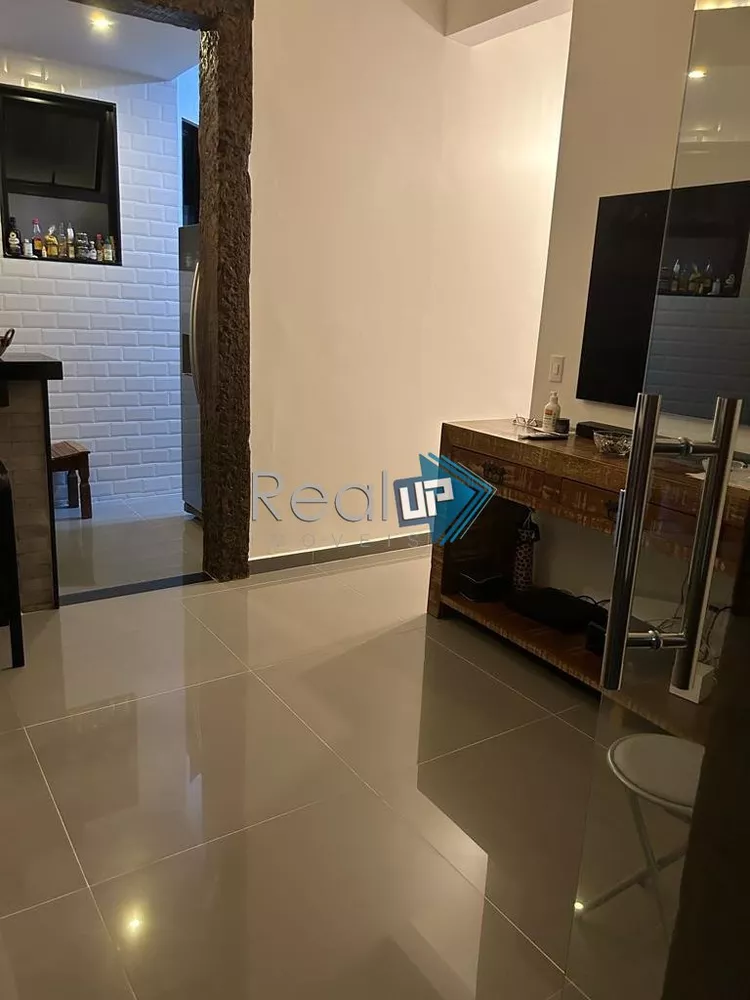 Apartamento à venda com 3 quartos, 75m² - Foto 2