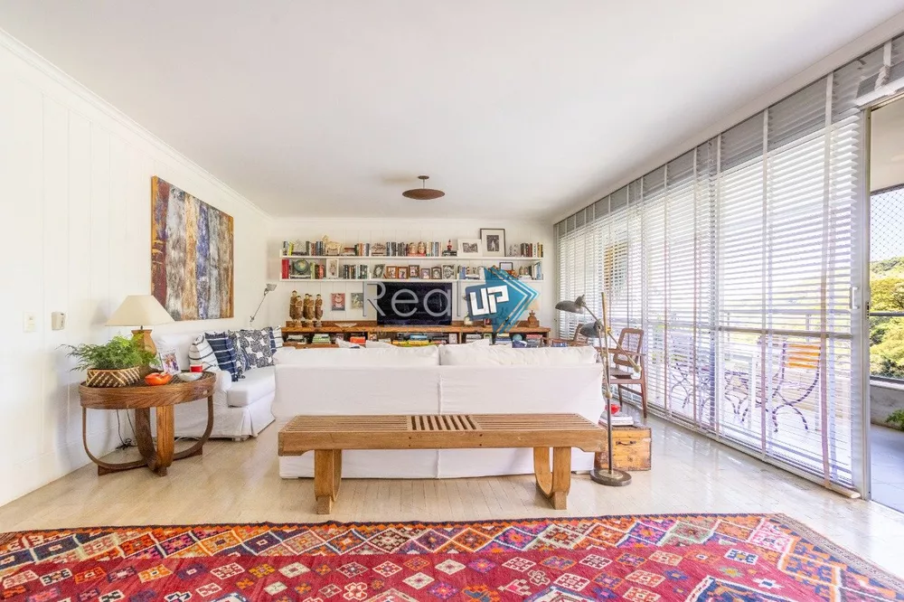 Apartamento à venda com 4 quartos, 231m² - Foto 2