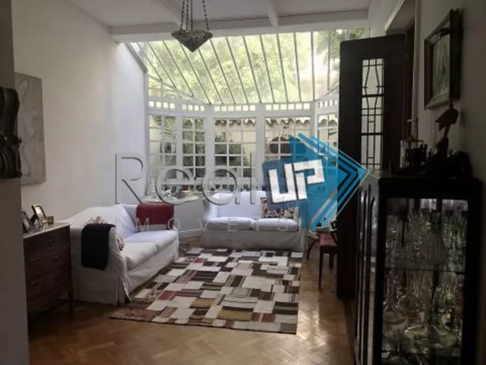 Casa à venda com 4 quartos, 320m² - Foto 1