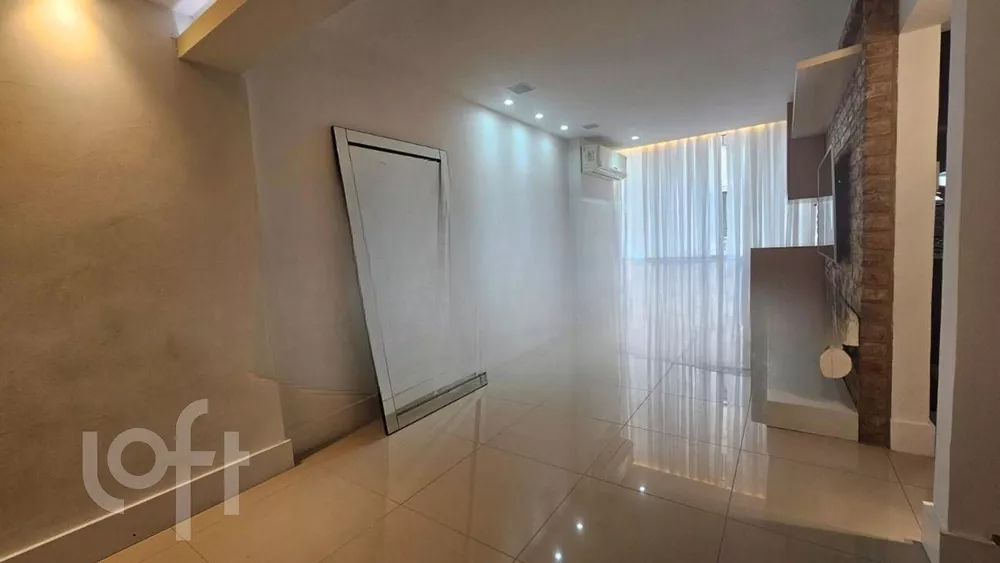 Apartamento à venda com 2 quartos, 61m² - Foto 1