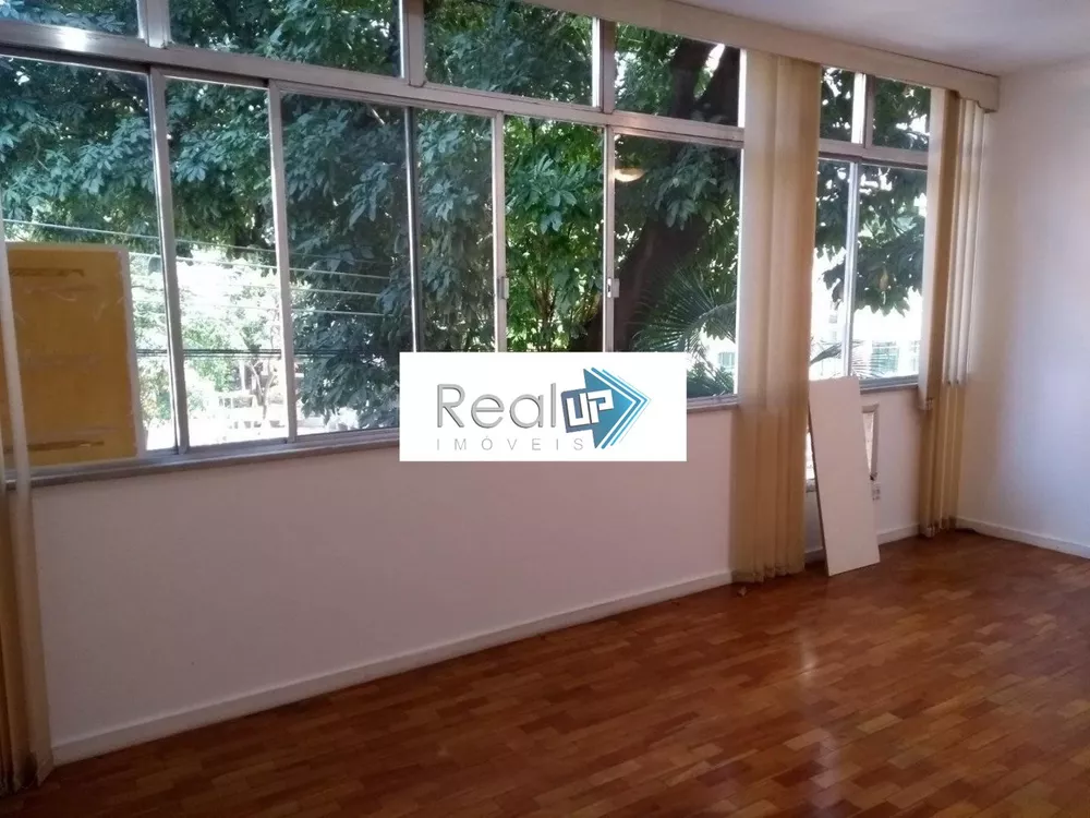 Apartamento à venda com 3 quartos, 130m² - Foto 1