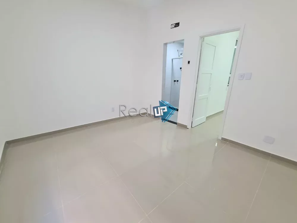 Apartamento à venda com 1 quarto, 34m² - Foto 2