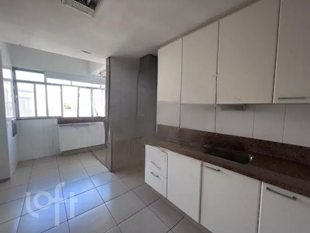 Apartamento à venda com 3 quartos, 160m² - Foto 3