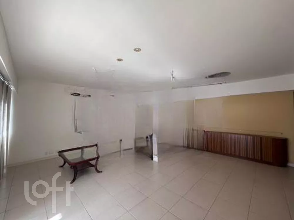 Apartamento à venda com 3 quartos, 160m² - Foto 1