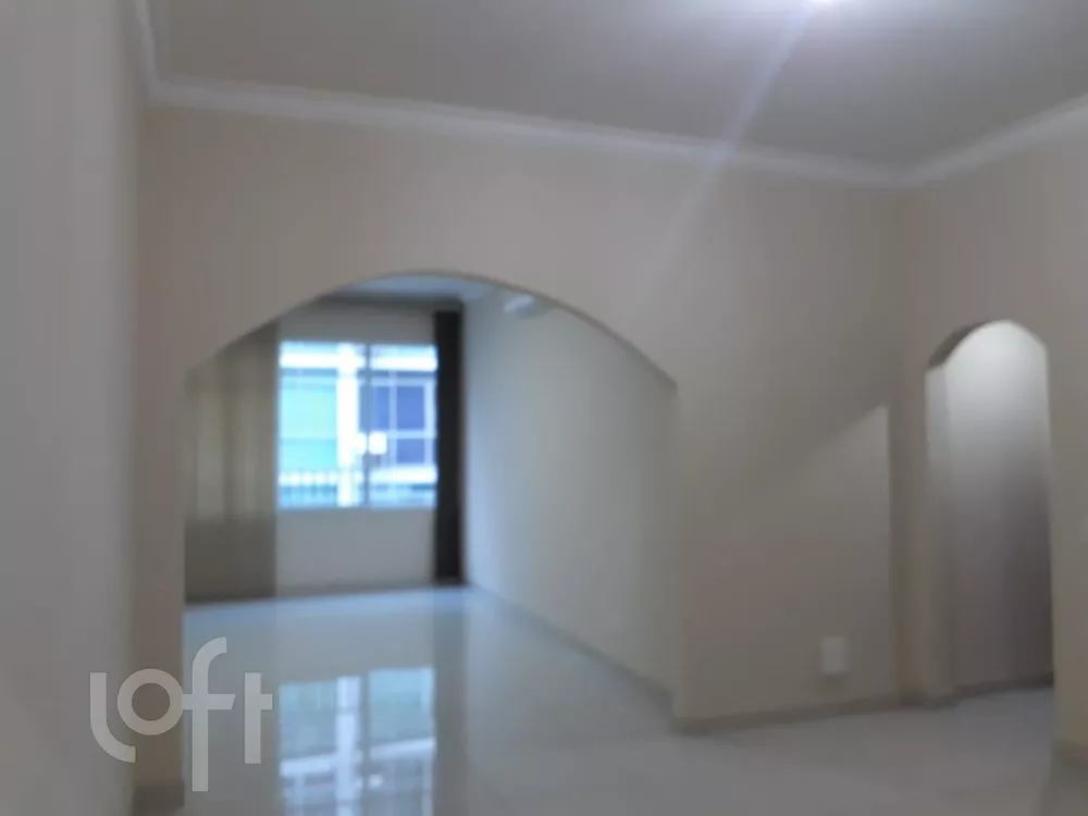 Apartamento à venda com 3 quartos, 130m² - Foto 2