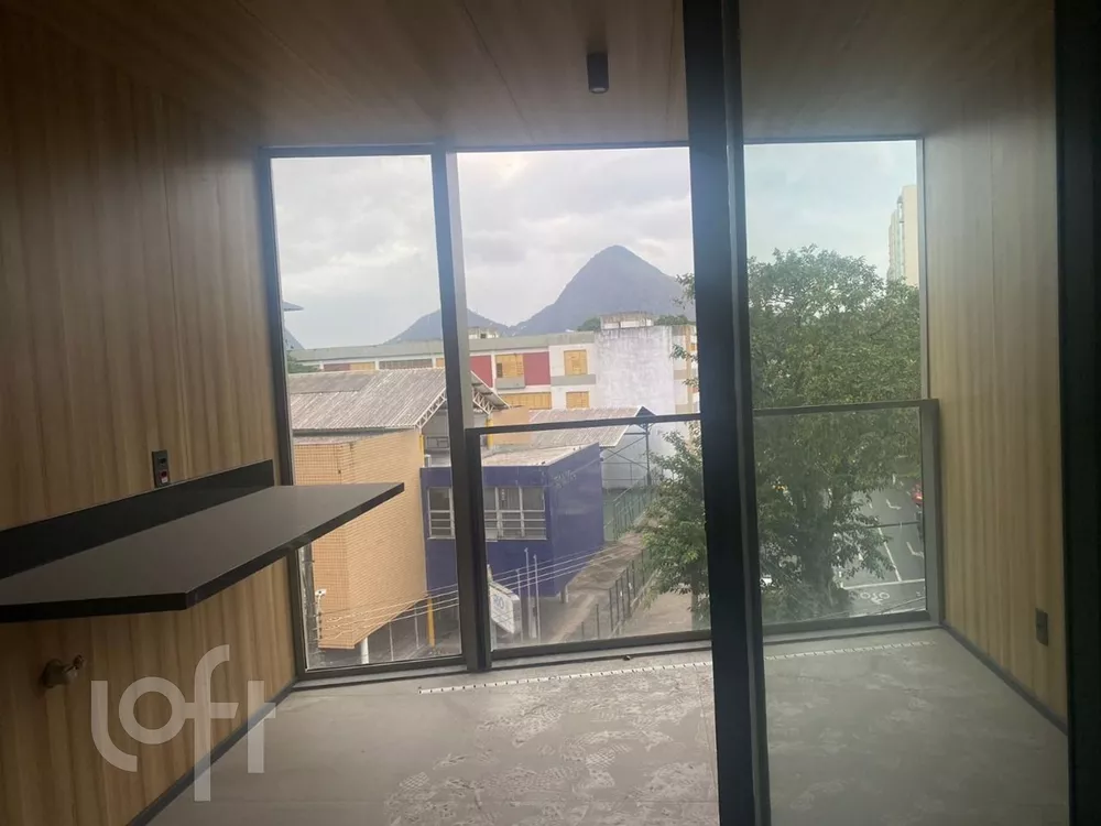 Apartamento à venda com 1 quarto, 35m² - Foto 2