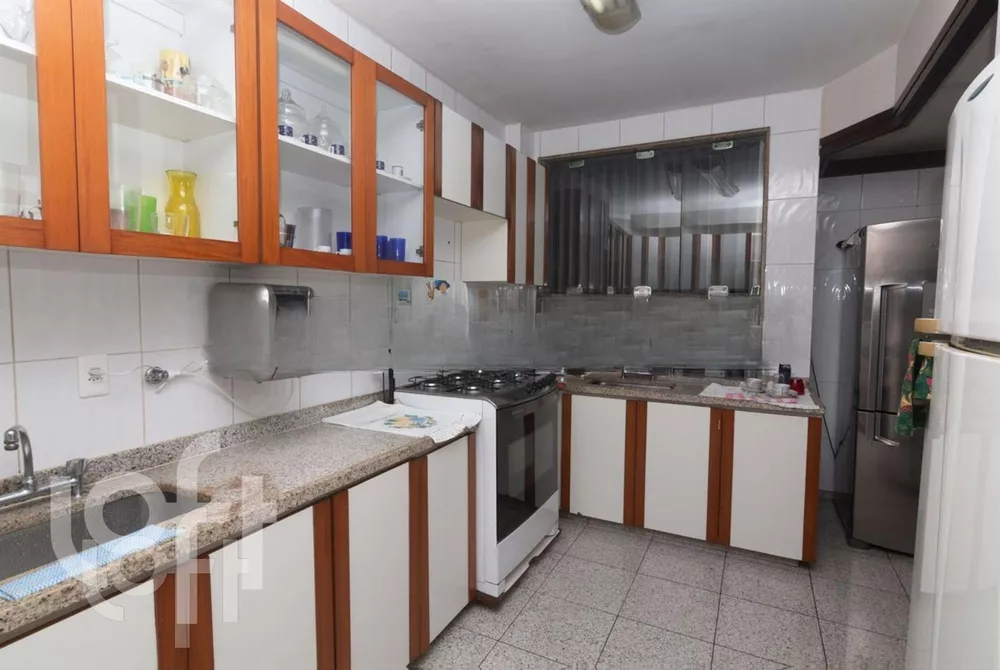 Apartamento à venda com 3 quartos, 206m² - Foto 8