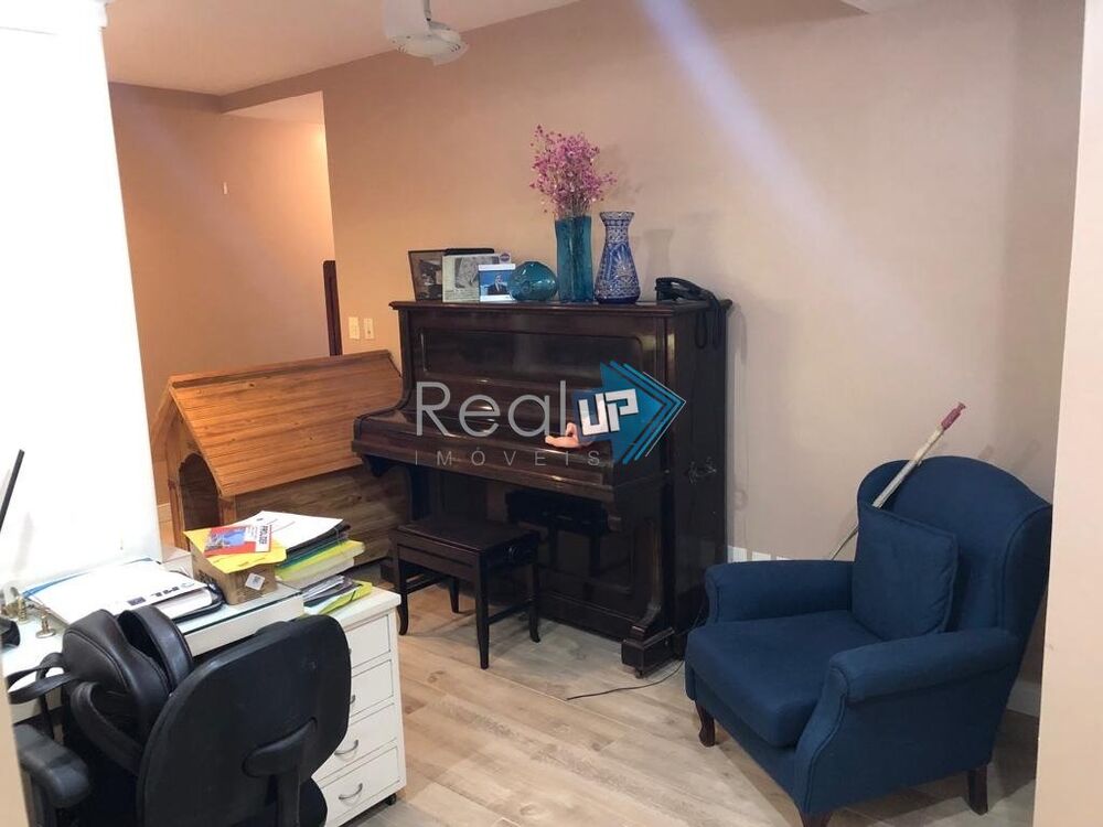 Apartamento à venda com 4 quartos, 228m² - Foto 1