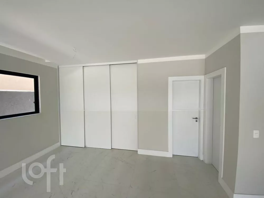 Casa à venda com 4 quartos, 350m² - Foto 2