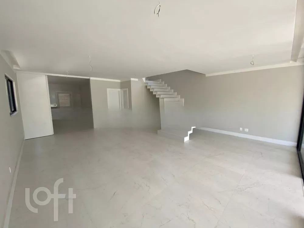 Casa à venda com 4 quartos, 350m² - Foto 3