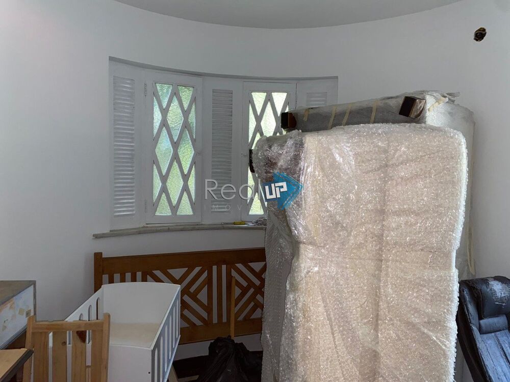 Casa à venda com 4 quartos, 162m² - Foto 1