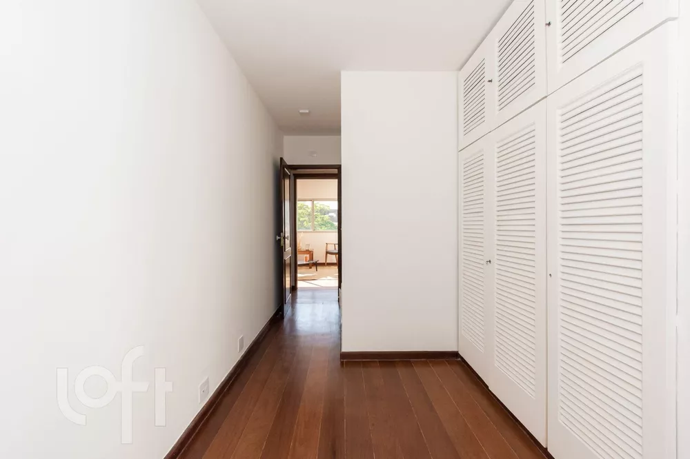 Apartamento à venda com 4 quartos, 155m² - Foto 2