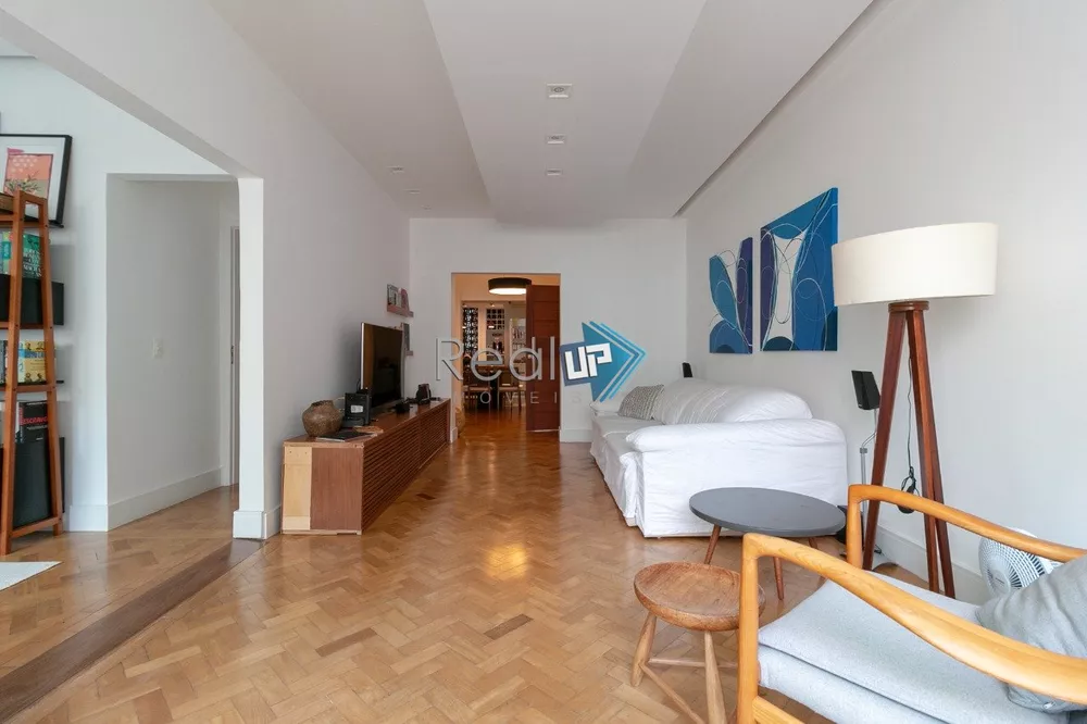 Apartamento à venda com 3 quartos, 133m² - Foto 2