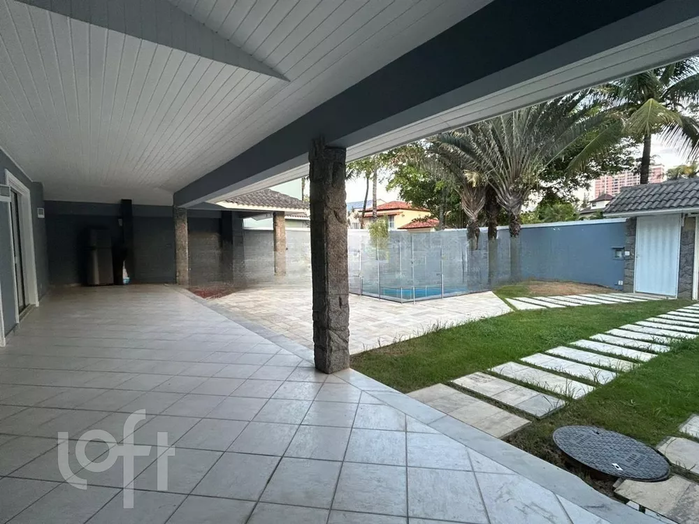 Casa à venda com 4 quartos, 600m² - Foto 1