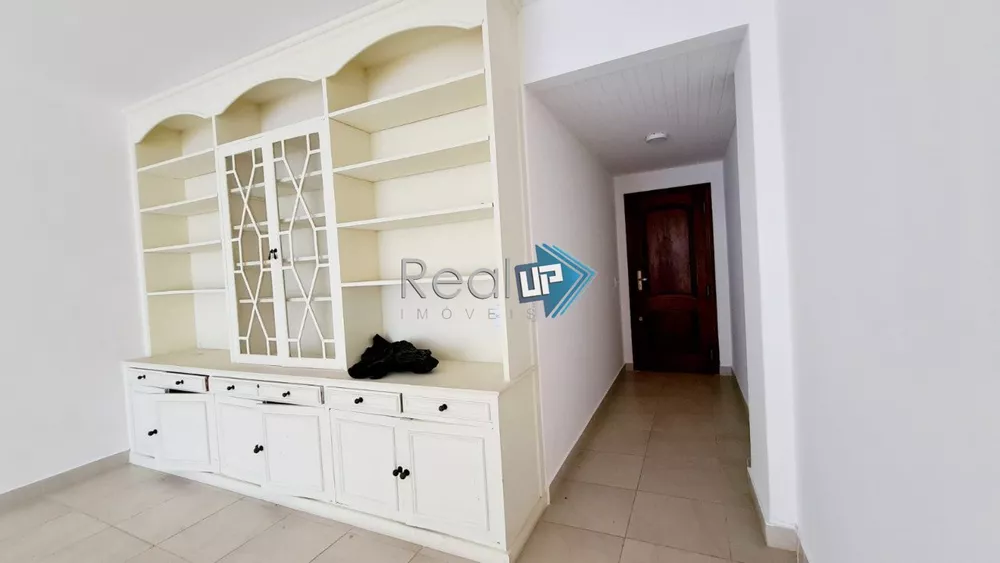 Apartamento à venda com 3 quartos, 133m² - Foto 2