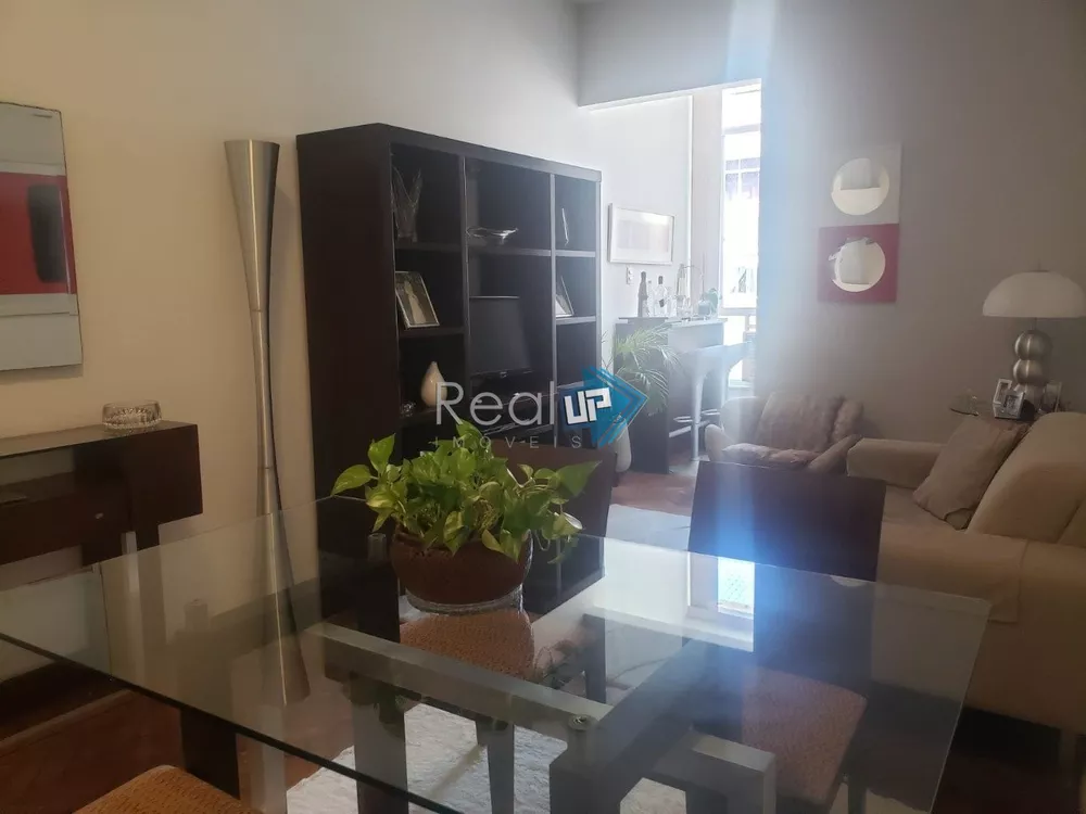 Apartamento à venda com 2 quartos, 70m² - Foto 2