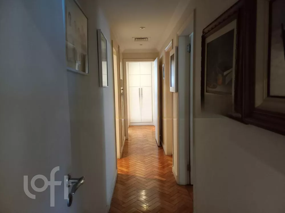 Apartamento à venda com 3 quartos, 216m² - Foto 3