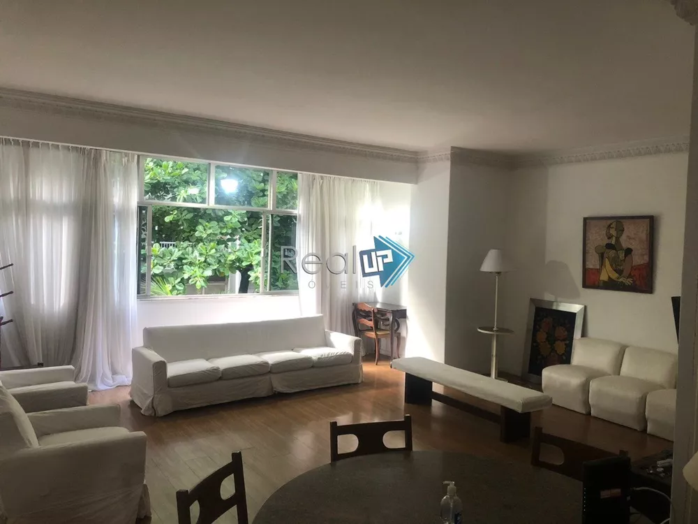 Apartamento à venda com 3 quartos, 130m² - Foto 2