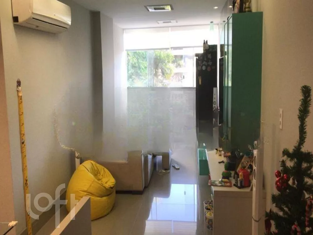 Apartamento à venda com 2 quartos, 77m² - Foto 2