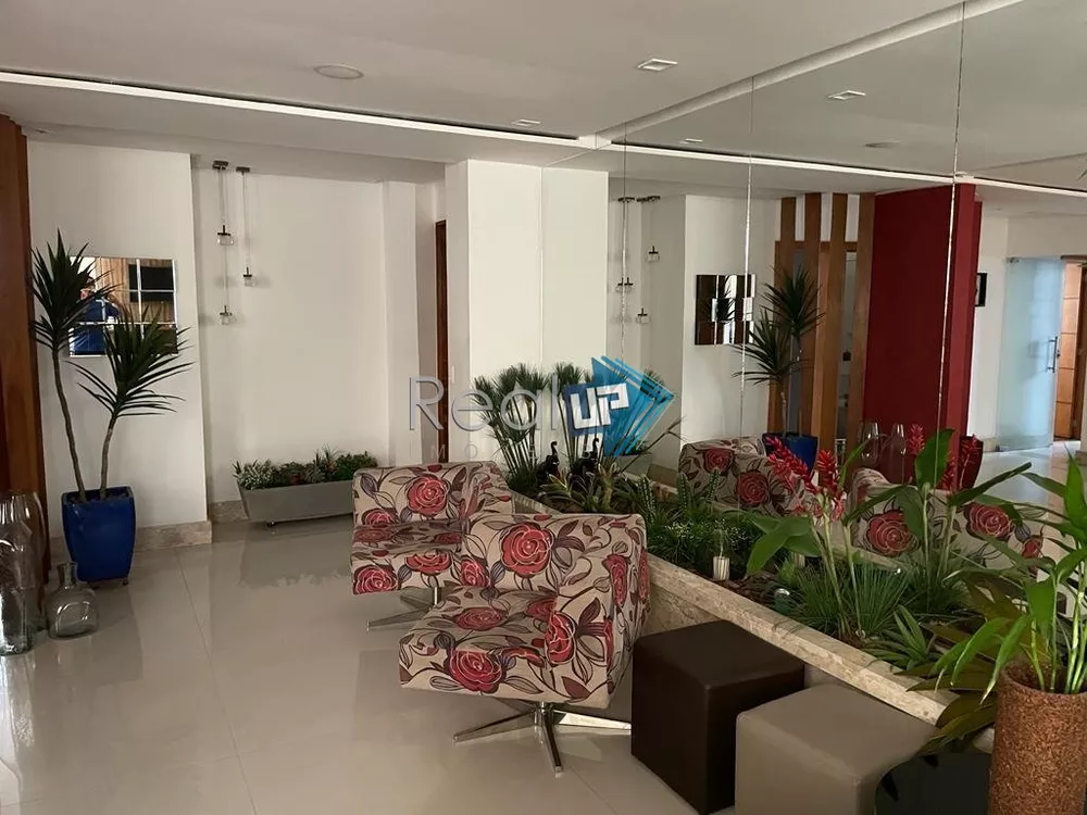 Apartamento à venda com 3 quartos, 123m² - Foto 2