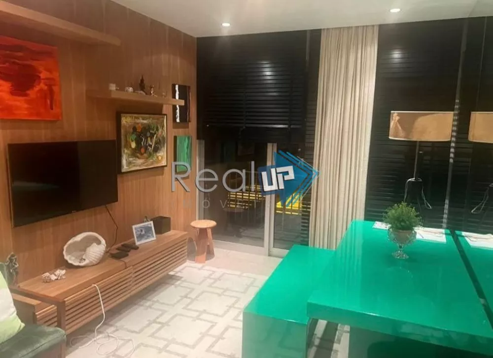 Apartamento à venda com 2 quartos, 70m² - Foto 3