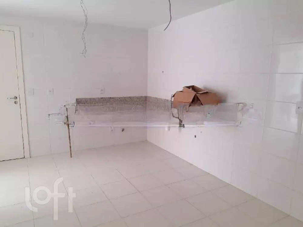 Apartamento à venda com 3 quartos, 190m² - Foto 2