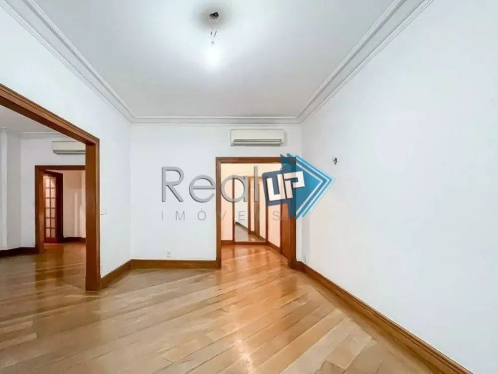 Apartamento à venda com 4 quartos, 214m² - Foto 2