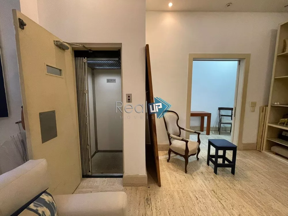 Casa à venda com 8 quartos, 600m² - Foto 4