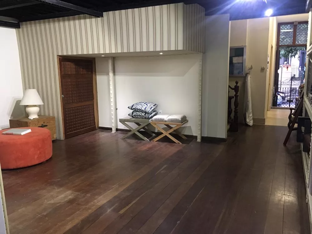 Casa à venda com 8 quartos, 600m² - Foto 10