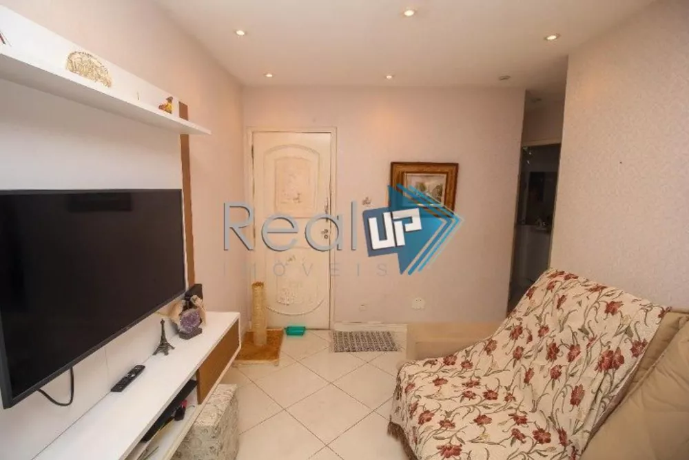 Apartamento à venda com 2 quartos, 70m² - Foto 2