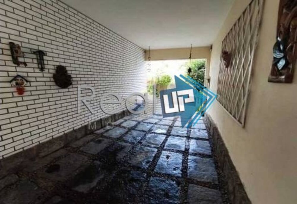 Casa à venda com 4 quartos, 388m² - Foto 1