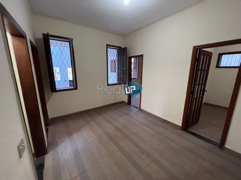 Casa à venda com 5 quartos, 236m² - Foto 11