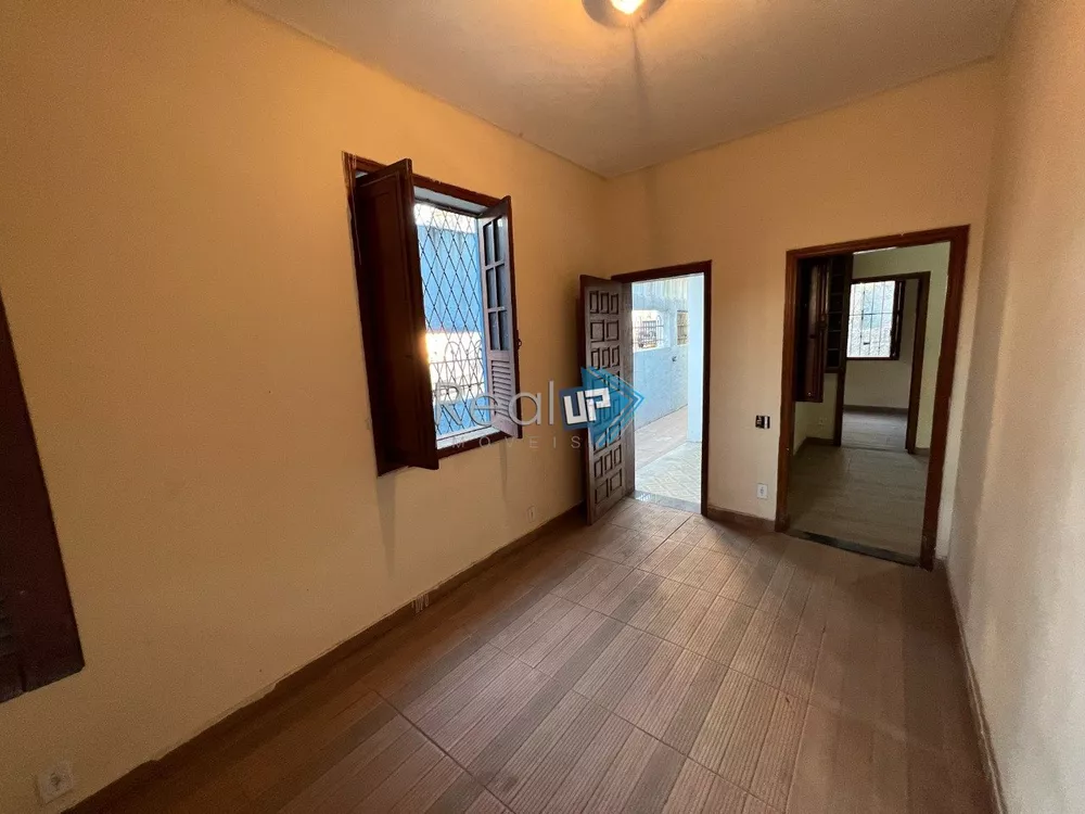 Casa à venda com 5 quartos, 236m² - Foto 8