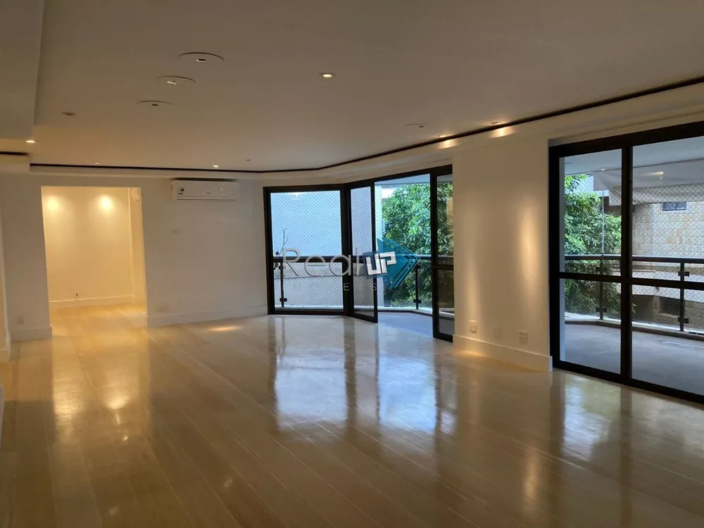 Apartamento à venda com 3 quartos, 251m² - Foto 2