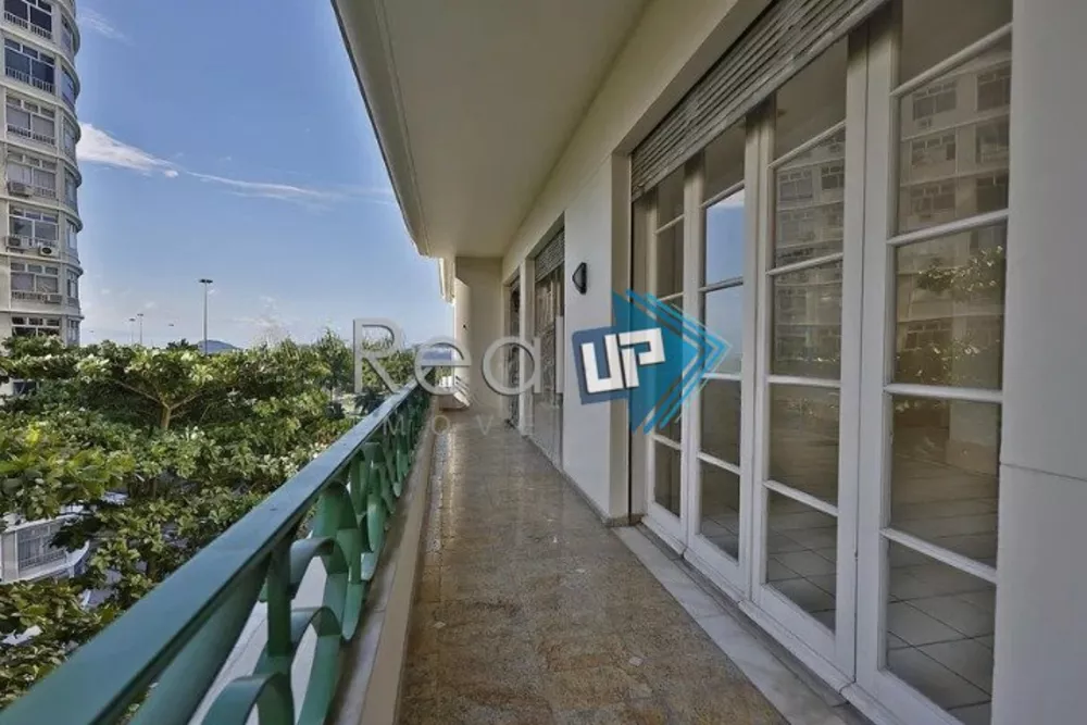 Apartamento à venda com 4 quartos, 220m² - Foto 1