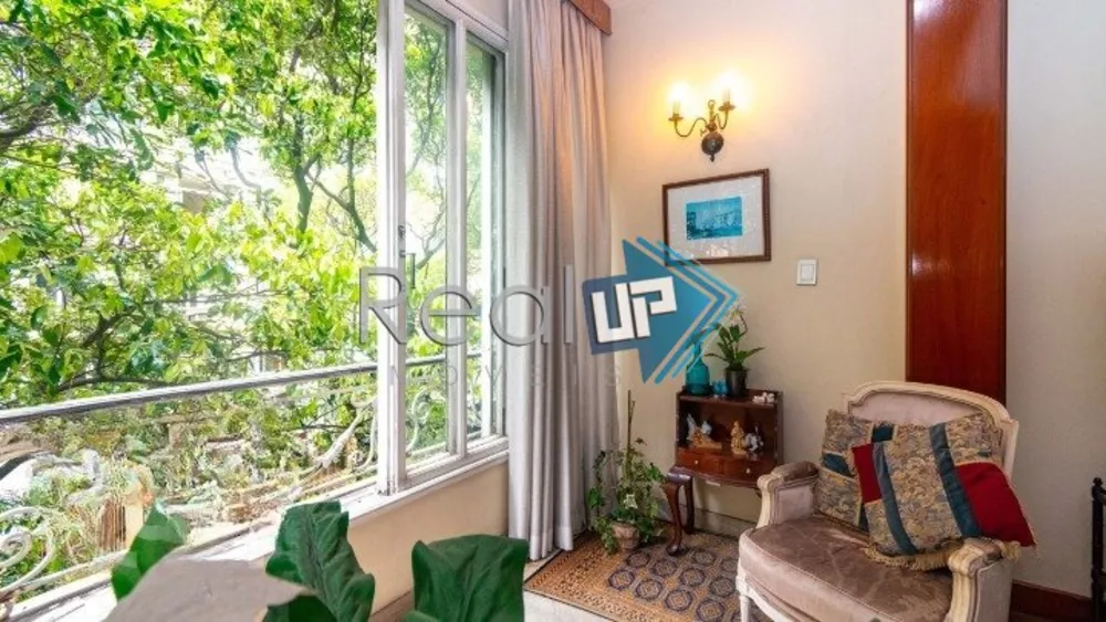 Apartamento à venda com 3 quartos, 220m² - Foto 1