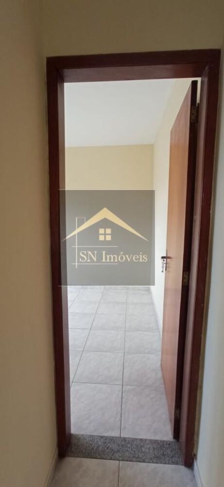 Casa à venda com 2 quartos, 100m² - Foto 1