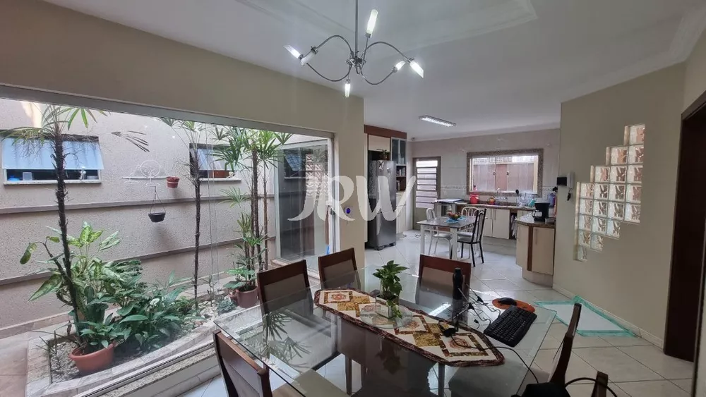 Casa à venda com 3 quartos, 150m² - Foto 1