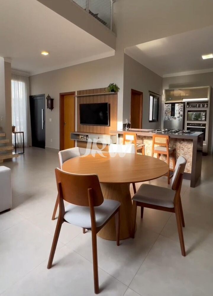 Casa, 3 quartos, 301 m² - Foto 2
