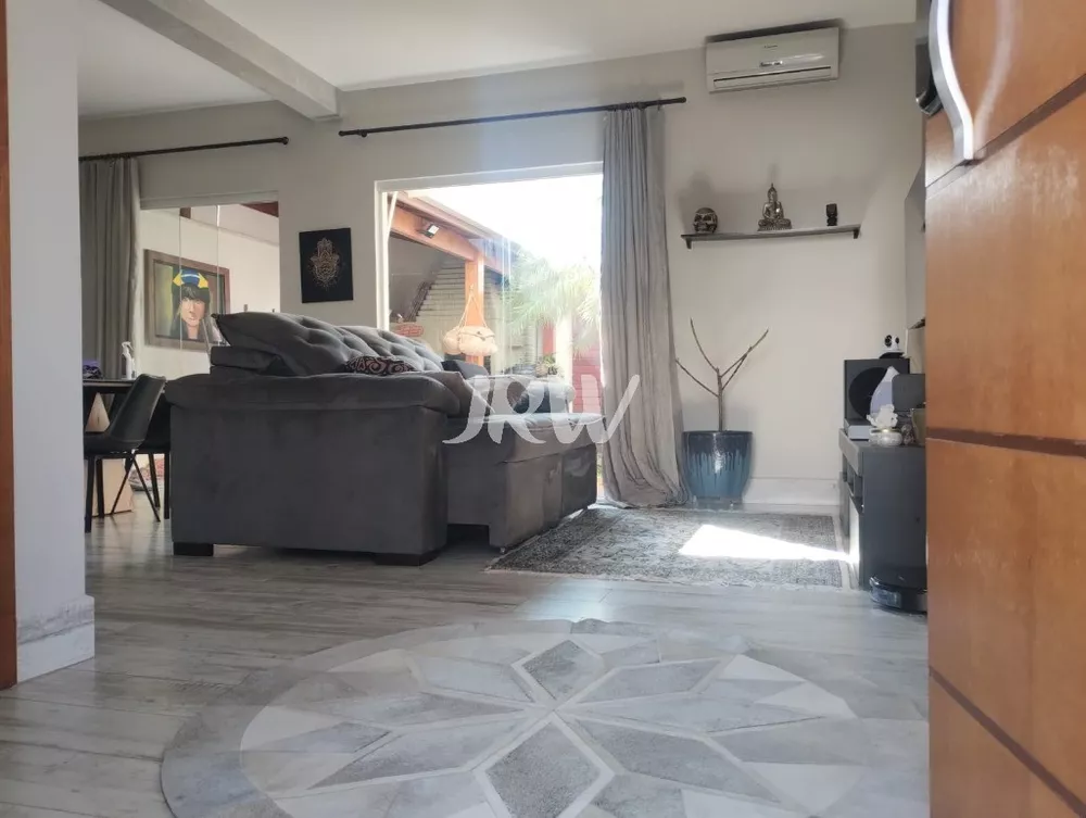 Casa à venda com 3 quartos, 166m² - Foto 1