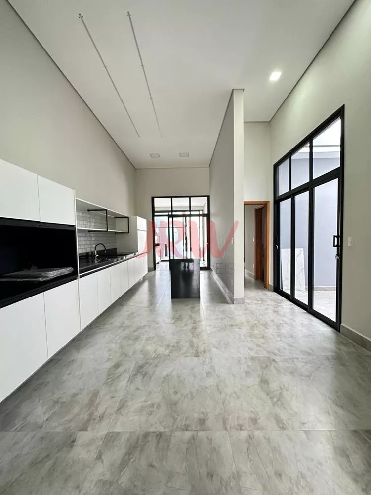 Casa à venda com 3 quartos, 175m² - Foto 1